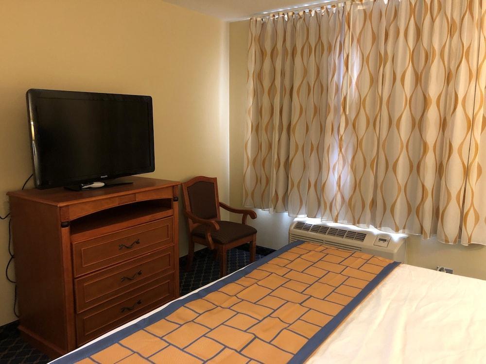 Days Inn By Wyndham Brigham City Bagian luar foto