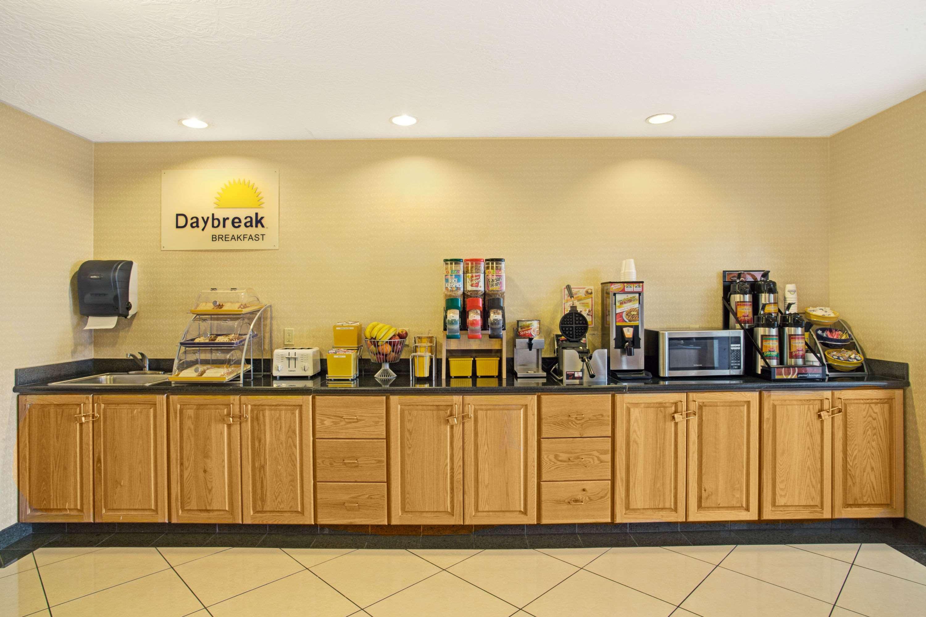 Days Inn By Wyndham Brigham City Bagian luar foto