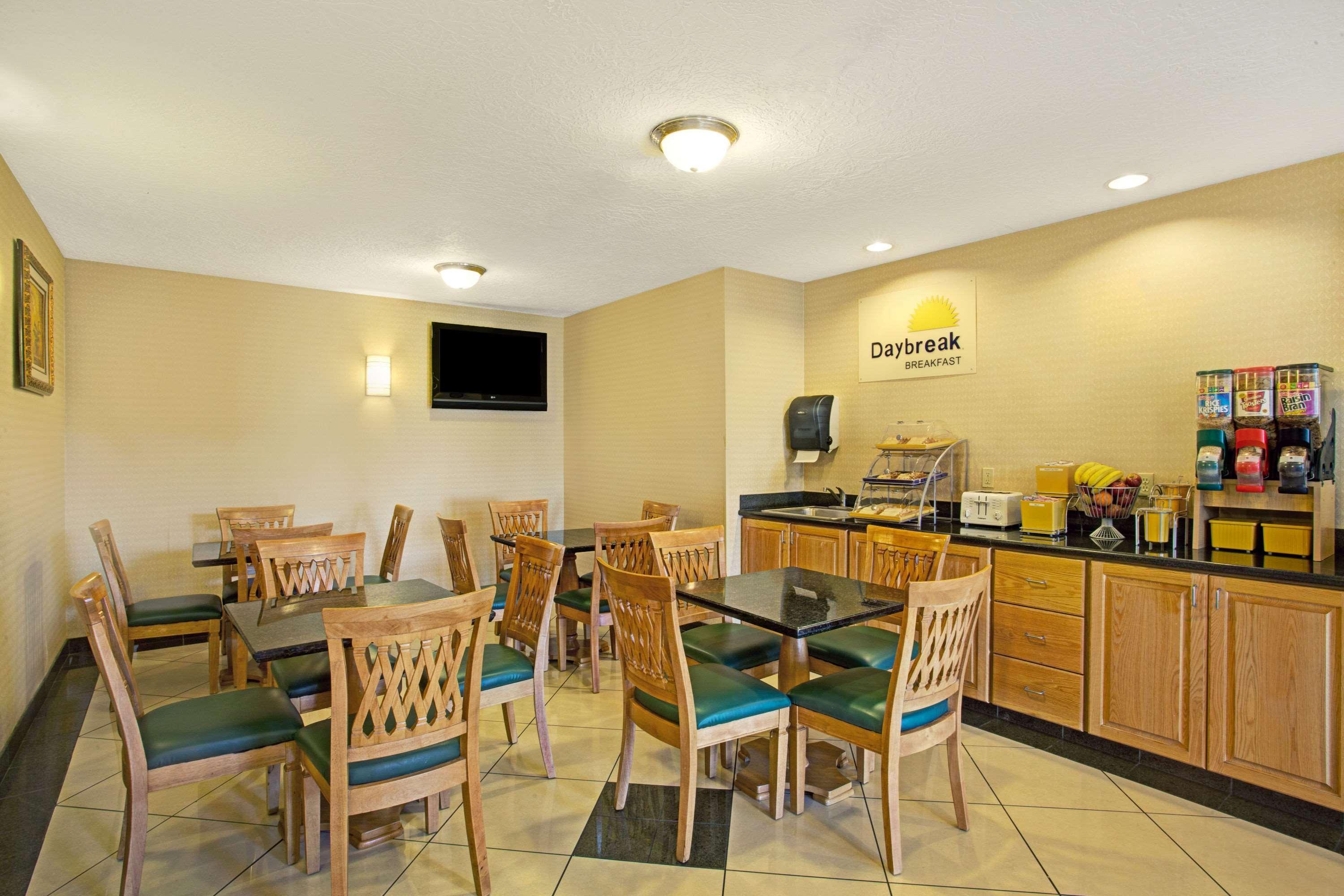 Days Inn By Wyndham Brigham City Bagian luar foto