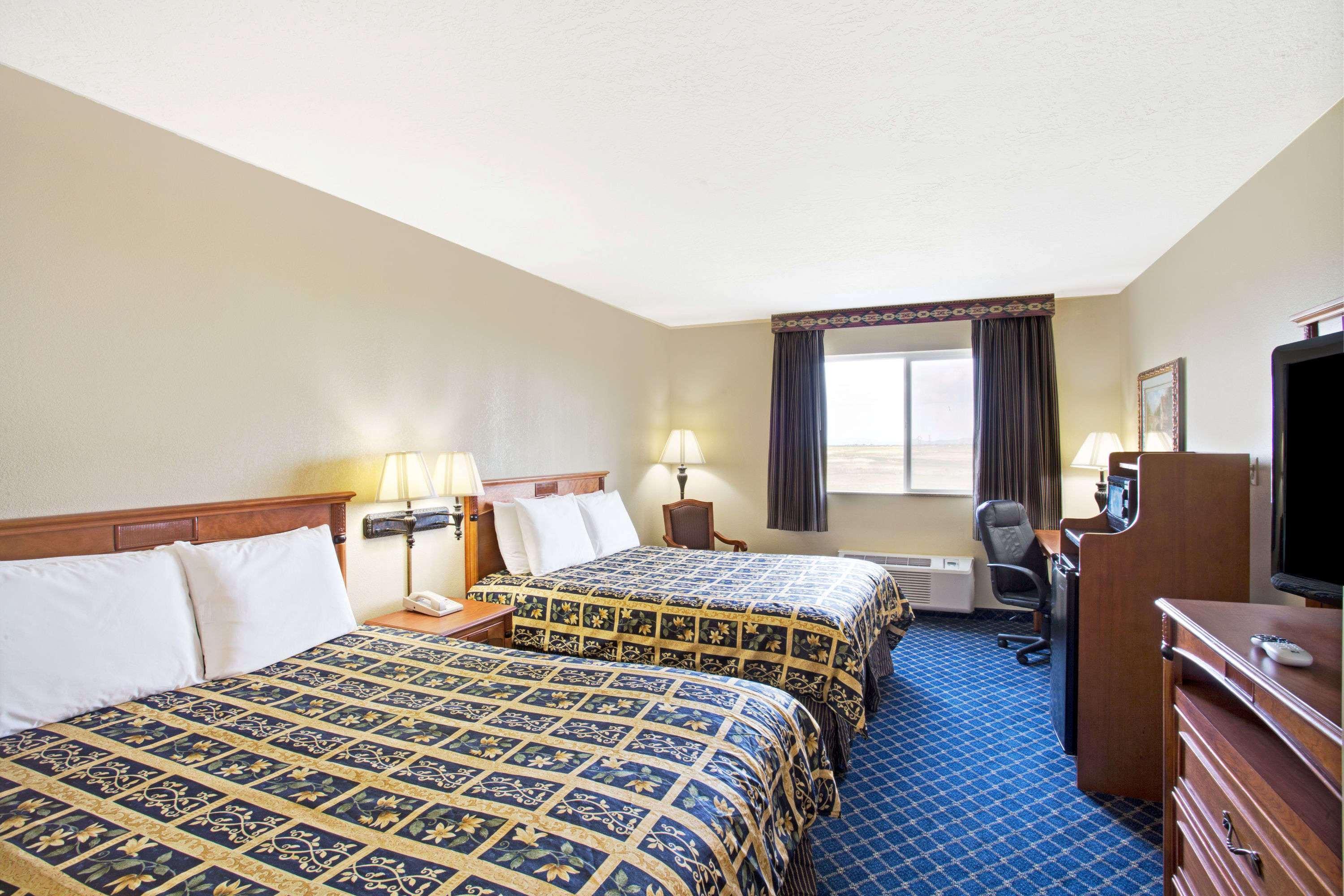 Days Inn By Wyndham Brigham City Bagian luar foto