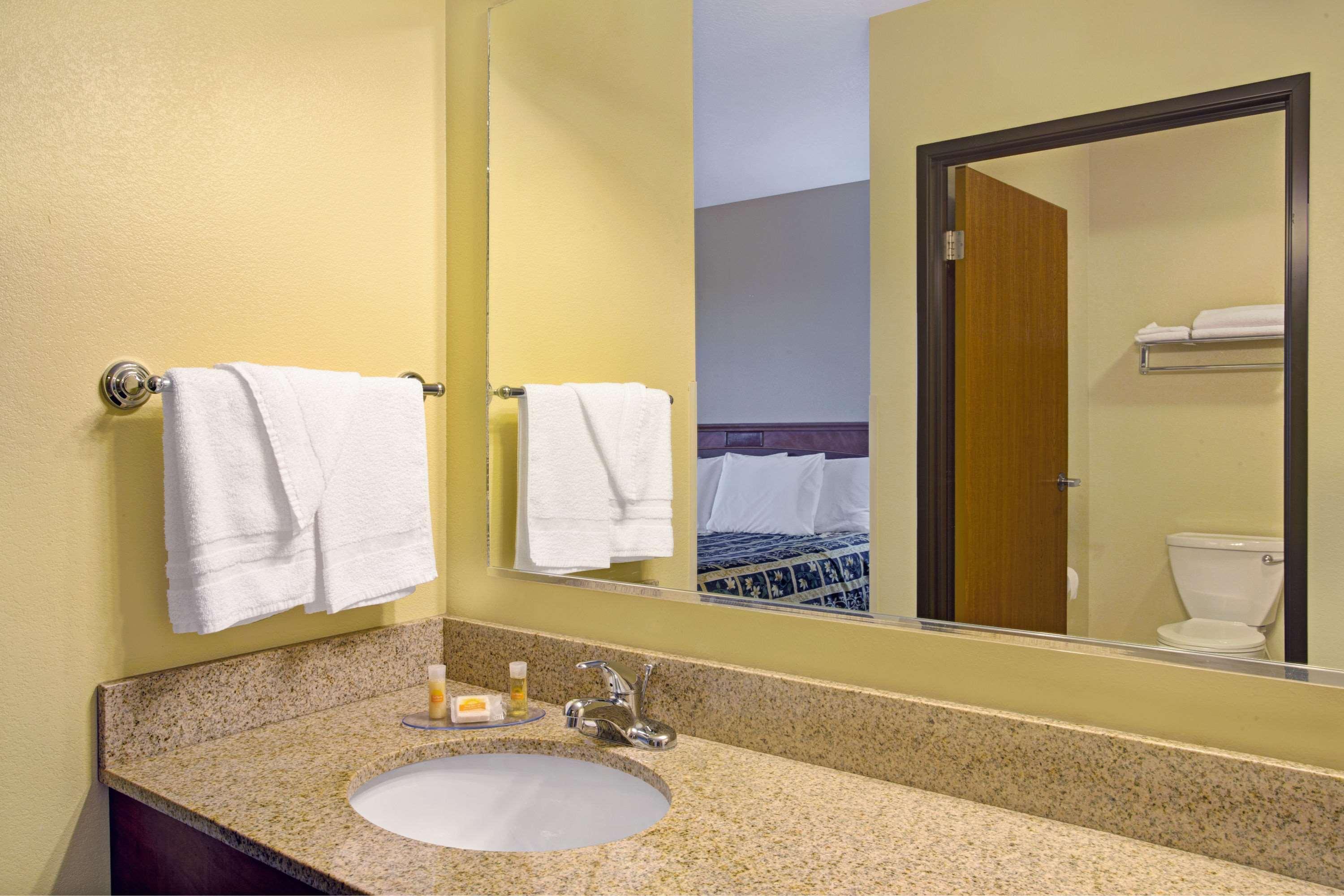 Days Inn By Wyndham Brigham City Bagian luar foto