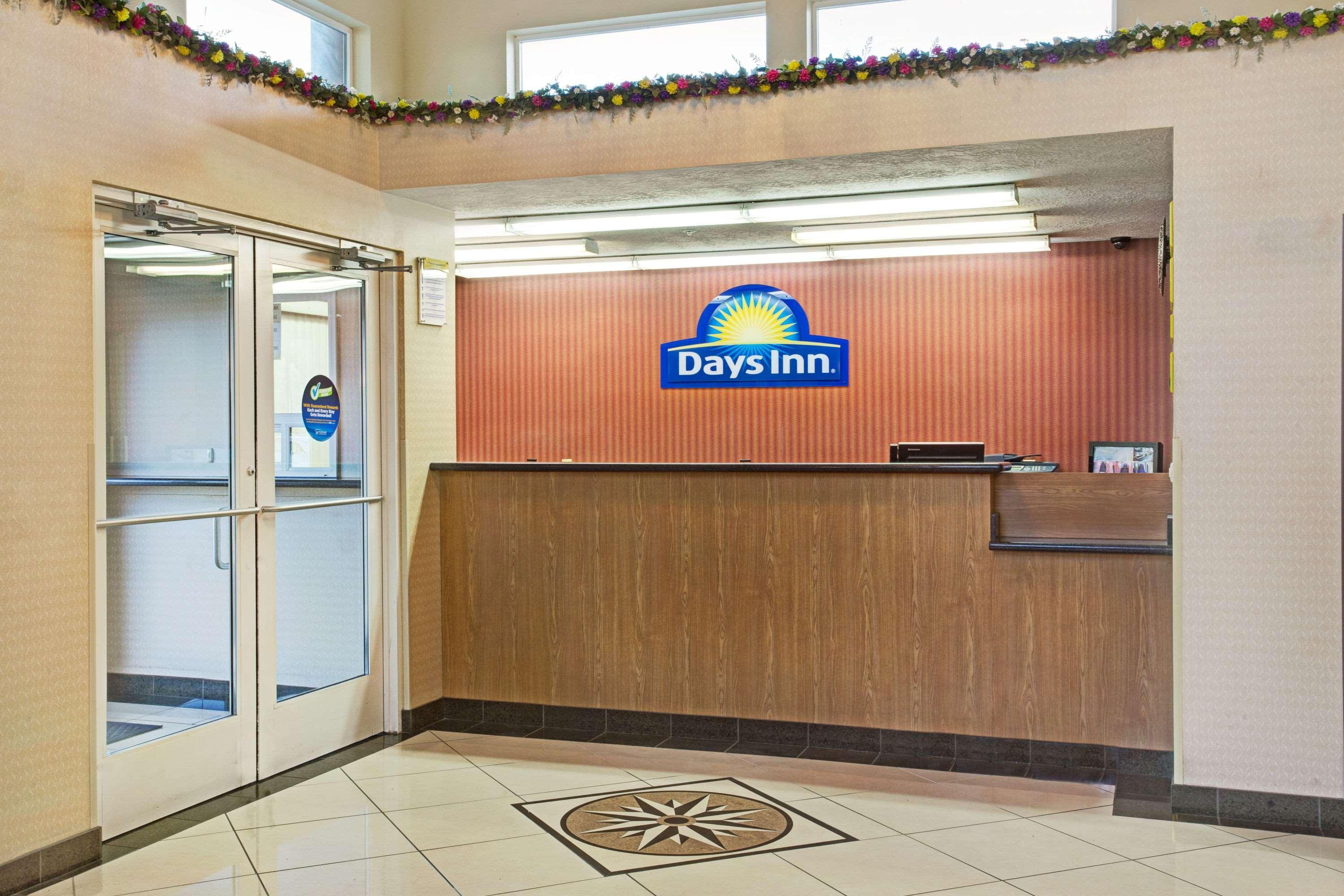 Days Inn By Wyndham Brigham City Bagian luar foto
