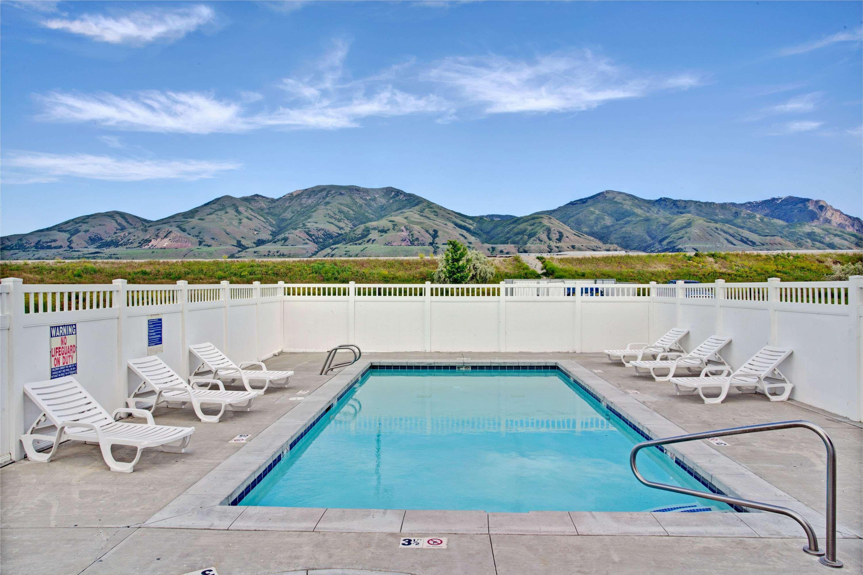 Days Inn By Wyndham Brigham City Bagian luar foto