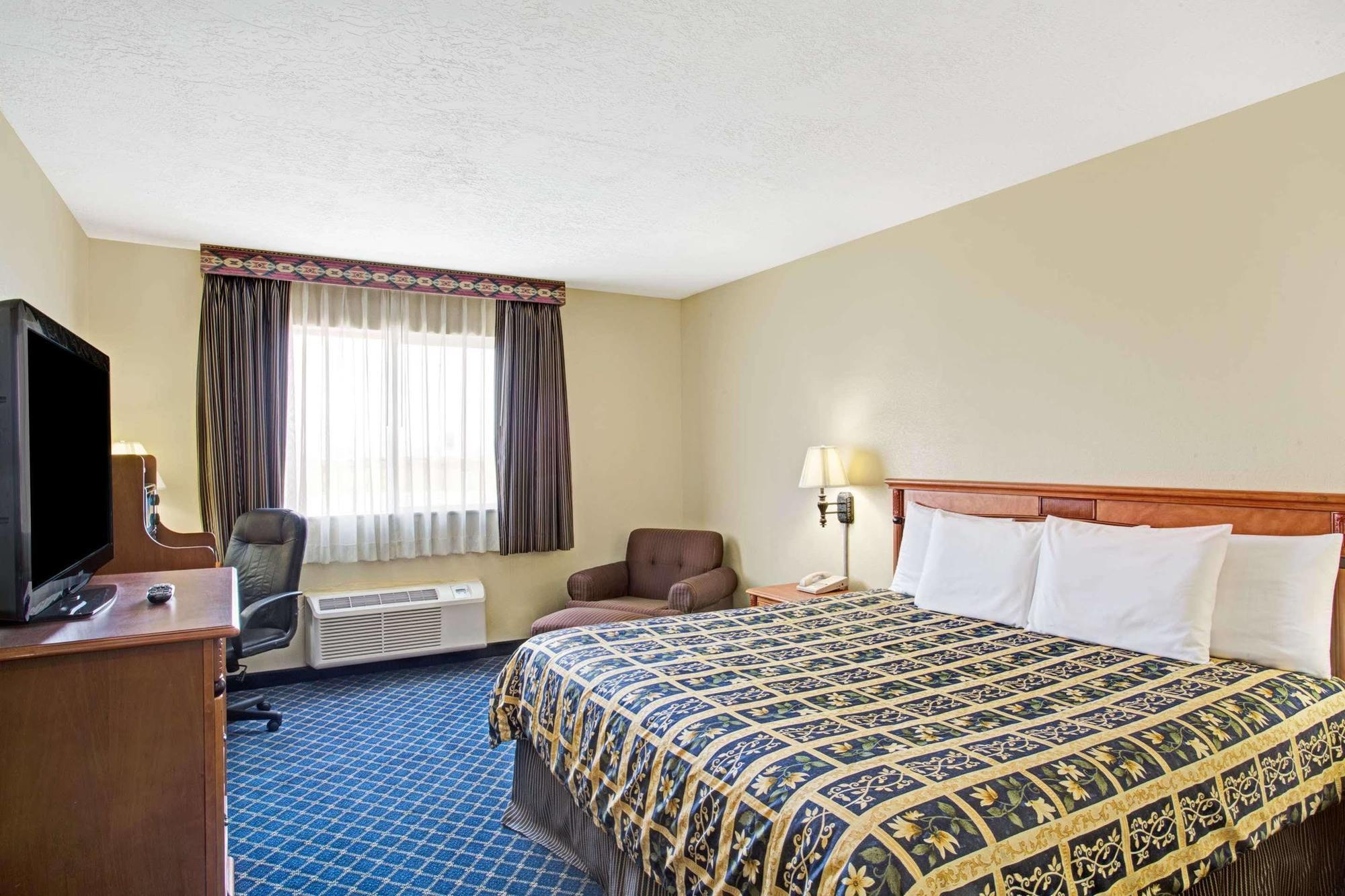Days Inn By Wyndham Brigham City Bagian luar foto