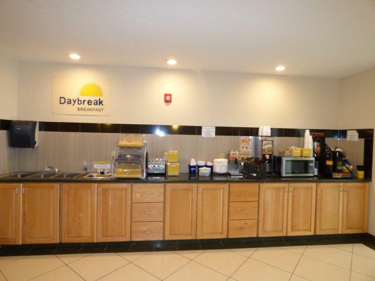 Days Inn By Wyndham Brigham City Bagian luar foto